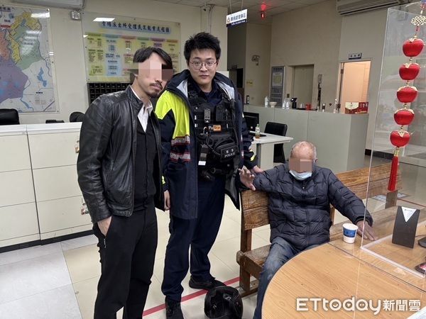 ▲▼警方透過手機未接來電找到家人前來帶回。(圖/中壢警分局提供)