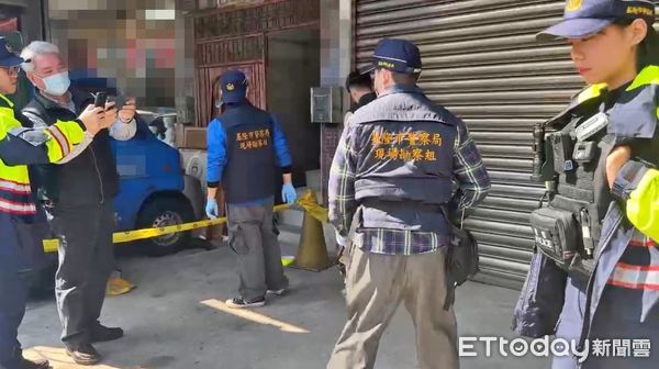 ▲基隆男倒臥在地亡 警封鎖現場釐清死因。(圖/記者郭世賢翻攝)