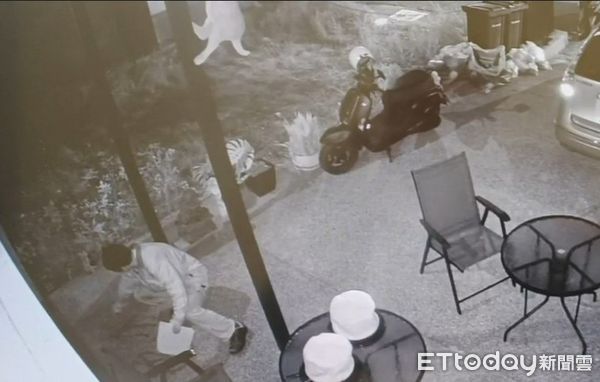 ▲彰化寵物餐廳遭噴上紅漆。(圖/警方提供)