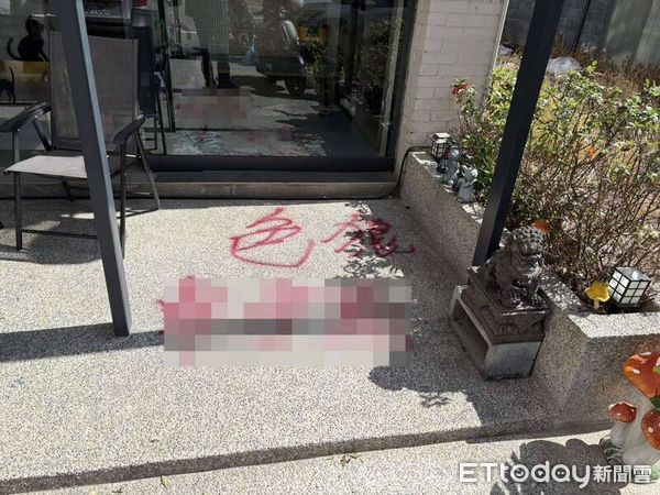 ▲彰化寵物餐廳遭噴上紅漆。(圖/警方提供)