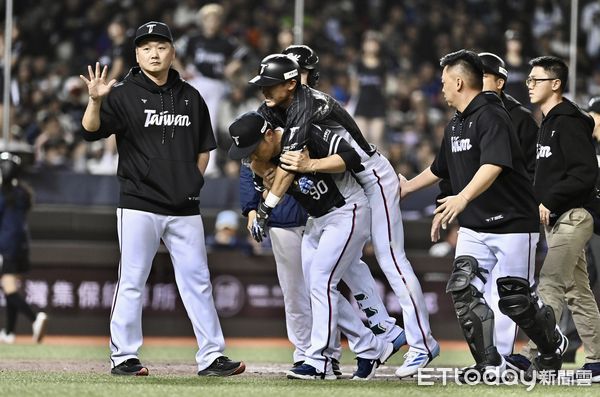 ▲▼ 台韓交流賽,陳文杰觸身球傷退。(圖/記者李毓康攝)