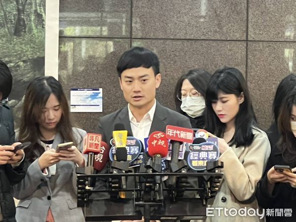 ▲▼台北市政府發言人殷瑋受訪。(圖/記者陳家豪攝)