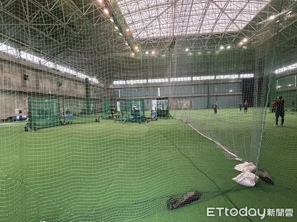 ▲石垣市營球場室內練習場。(圖/記者陳立勳攝)