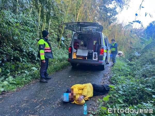 ▲▼ 雲縣老翁騎車迷航近百里,竹崎警阿里山區尋獲送醫 。(圖/竹崎分局提供)