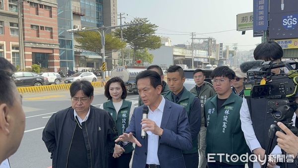 ▲立委林俊憲爭取北區、南區多處重要路口增設左轉專用道,會同相關單位現勘。(圖/記者林東良翻攝,下同)