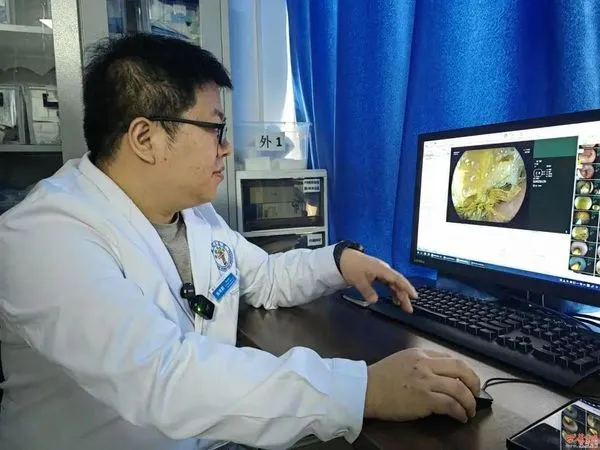 ▲▼小麗長期吃塑膠袋,導致胃腸道內異物堆積。(圖/翻攝自寧波晚報)