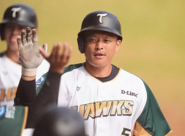 ▲▼ 吳柏萱、顏郁軒 。(圖/台鋼雄鷹提供)