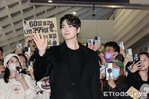 ▲《我的完美秘書》李浚赫桃園機場抵台。(圖/記者林敬旻攝)