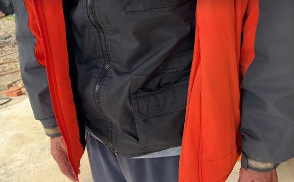 ▲吳里長爸爸現身。(圖/記者唐詠絮翻攝)