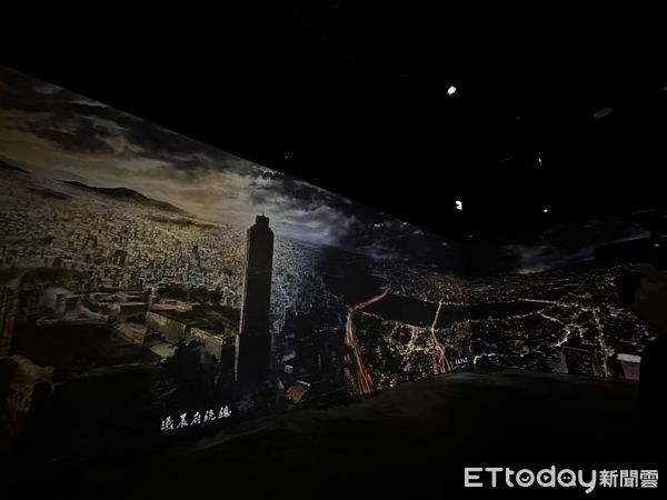 ▲▼世界紀錄最巨幅當代水墨畫《臺灣風物圖》全長320公尺、高1.8公尺,如今透過數位轉譯打造為「全沈浸投影展覽」,在台北101双融域展出。(圖/記者林育綾攝)