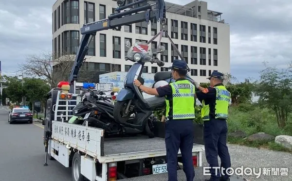 ▲警方持續取締台東火車站附近違停亂象。(圖/記者楊漢聲翻攝)