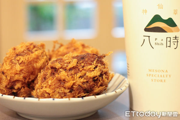 ▲吃豬排配仙草奶茶!KATSU鑫、八時神仙草首度聯名。(圖/記者黃士原攝)