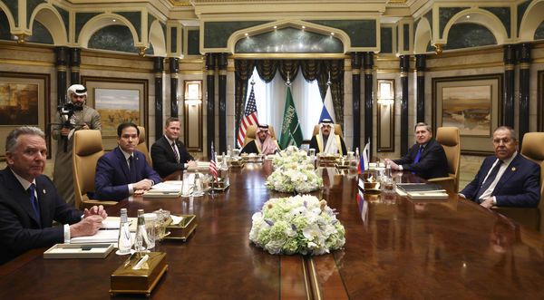 ▲▼美國與俄羅斯18日在沙烏地阿拉伯首都利雅德(Riyadh)針對結束烏俄戰爭展開會談。(圖/達志影像/美聯社)
