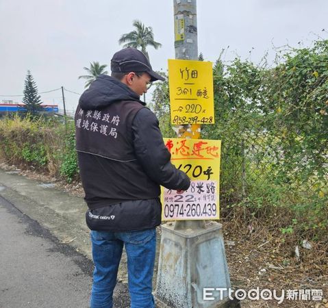 ▲屏縣環保局即日起會同各公所取締違規張貼或懸繫掛廣告物 。(圖/環保局提供)