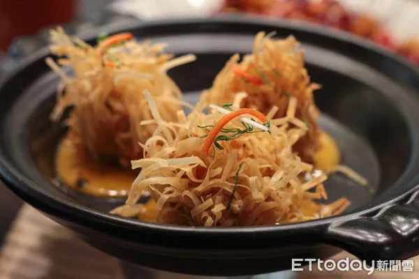 ▲「開飯」聯手《黑白大廚》鄭智善 全球首賣麻辣奶油蝦。(圖/記者黃士原攝)