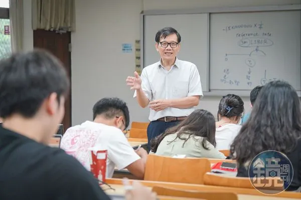 台大財金系教授張森林受理財機器人啟發,翻轉投資觀念。