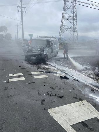 ▲▼宜蘭三星鄉尚健三路二段與尚貴路一段路口,兩車相撞並發火燒車事故。(圖/擷取自《宜蘭知識+》,下同)