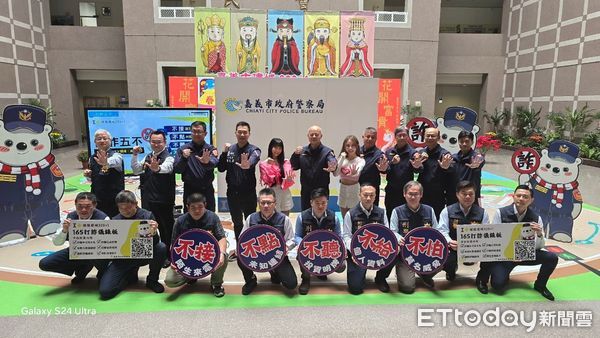 ▲▼ 嘉義市警局邀請美女啦啦隊現場宣導反詐騙 。(圖/記者翁伊森攝)