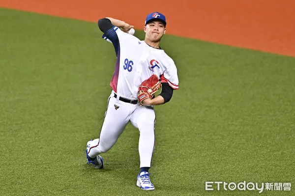 ▲▼經典賽資格賽練球日,孫易磊 。(圖/記者李毓康攝)