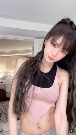 ▲謝金燕露出結實腹肌。(圖/翻攝自Instagram/jeanniehsieh___bbb)