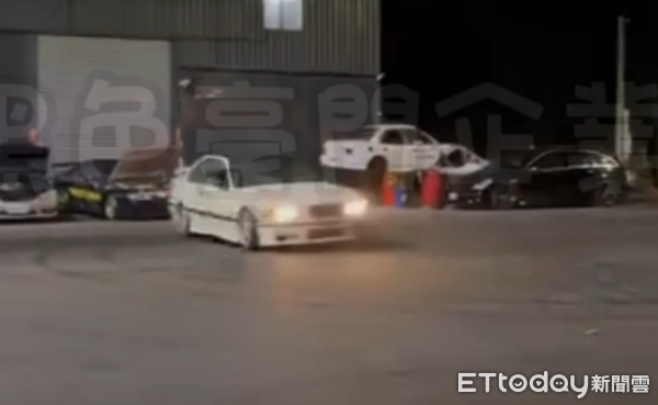 ▲彰化溪州鄉深夜甩尾燒胎。(圖/翻攝自黑色豪門企業)