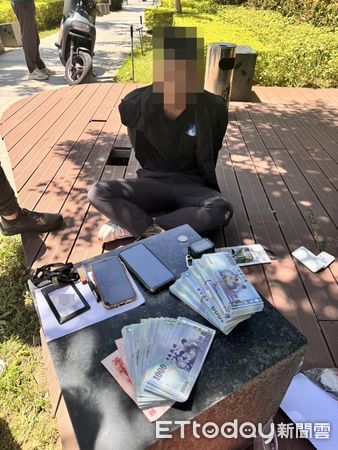 ▲▼關公面前繳詐欺贓款,2名車手嗆警「有證據就辦我」雙雙遭判8月。(圖/警方提供,下同)