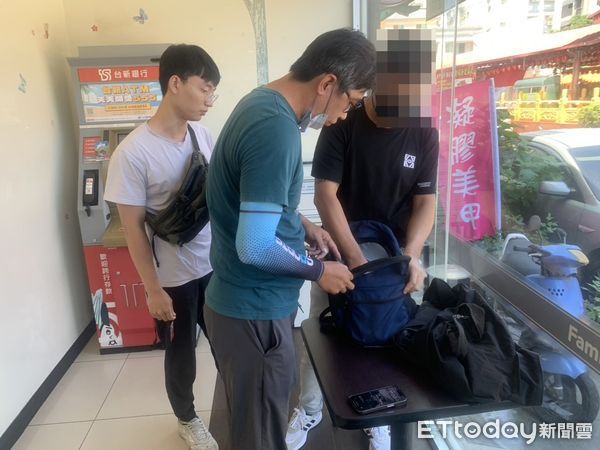 ▲▼關公面前繳詐欺贓款,2名車手嗆警「有證據就辦我」雙雙遭判8月。(圖/警方提供,下同)