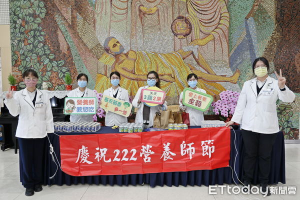 ▲▼花蓮慈濟醫院營養科團隊在門診大廳舉辦「222營養師 × 健康FUN肆玩」活動。(圖/慈濟醫學中心提供,下同)