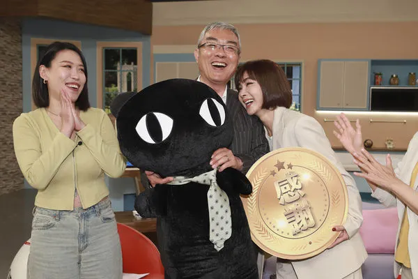 ▲陳美鳳(右起)與民視執行副總許念台。(圖/民視提供)