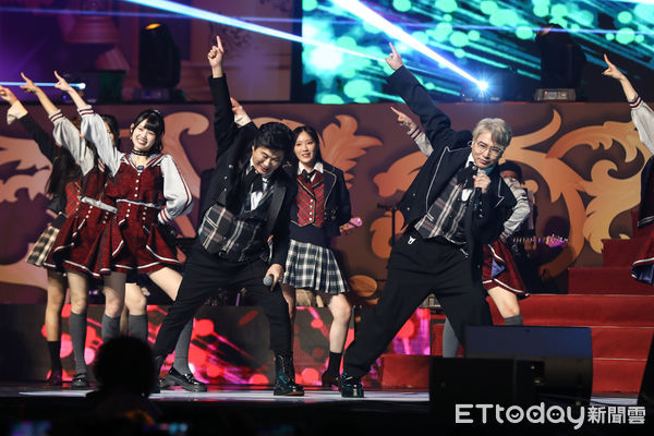 ▲胡瓜、歐弟於鑽石舞台之夜演唱會開場表演。(圖/記者林敬旻攝)