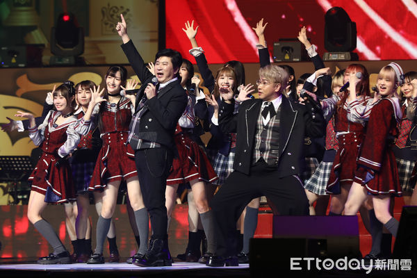 ▲胡瓜、歐弟於鑽石舞台之夜演唱會開場表演。(圖/記者林敬旻攝)