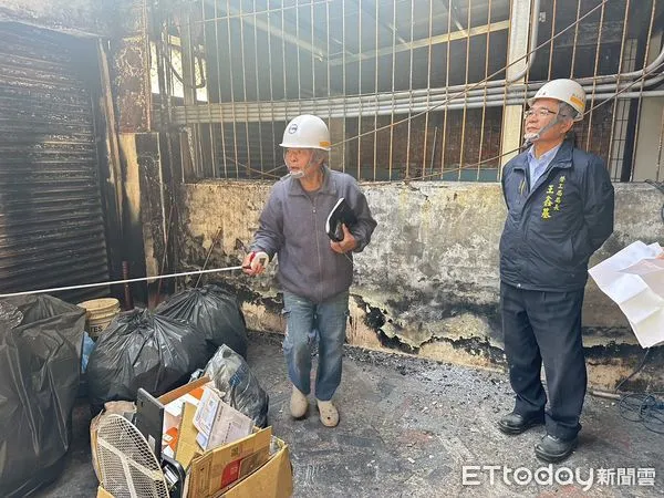 ▲台南市勞工局23日號召做工行善團志工,前往柳營區進行弱勢家庭房屋修繕,同時協助搬運二手家具至官田二手家具倉庫,幫助有需要的家庭儘快恢復居住品質。(圖/記者林東良翻攝,下同)