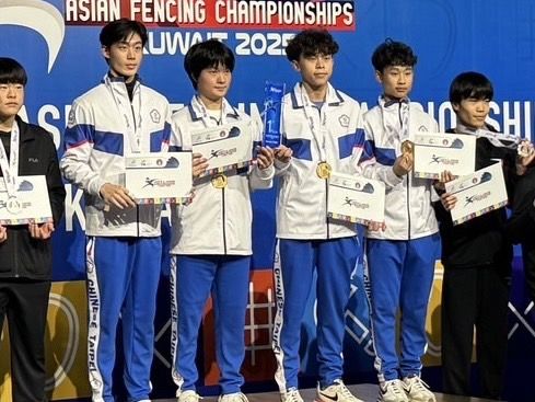 ▲▼亞洲青少年擊劍錦標賽,台灣贏得銳劍男子團體冠軍。(圖/翻攝中華民國擊劍協會臉書)
