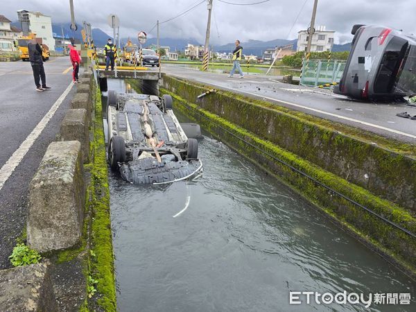 ▲▼宜蘭員山鄉尚惠路驚險車禍,雙車翻覆4傷。(圖/記者游芳男翻攝,下同)