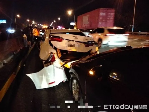 ▲▼國道11車連環撞。(圖/記者林東良翻攝)
