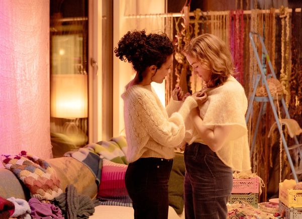 ▲《關於夢(性與愛)》劇情敘述一位文采斐然的17歲少女、對她法語老師的痴迷。(圖/海鵬提供)