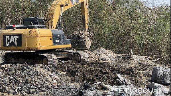 ▲▼馬頭山廢棄物 。(圖/記者陳宏瑞翻攝)