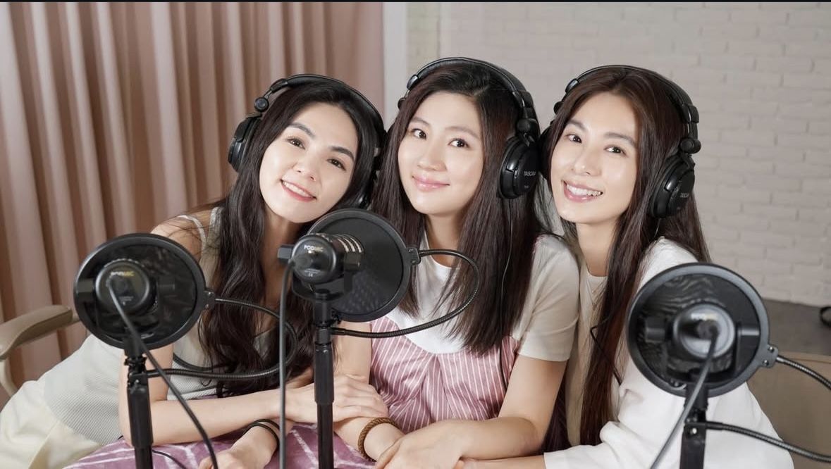 ▲▼S.H.E。(圖/翻攝IG/him_ella0618)