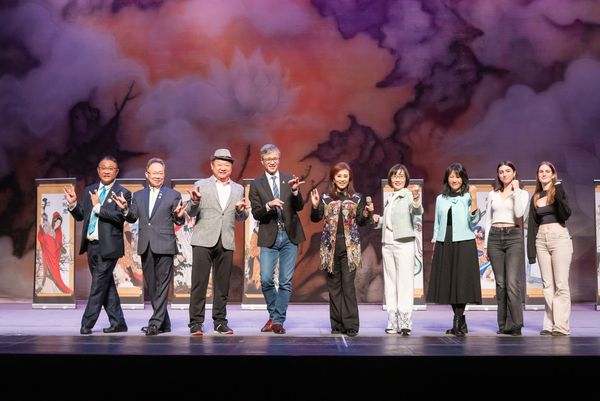 ▲扶輪的公益精神與明華園的藝術熱忱相結合,讓現場觀眾對台灣文化產生更深的認同與熱愛。(圖/地區藝文推廣主委黃畹庭創社長提供)