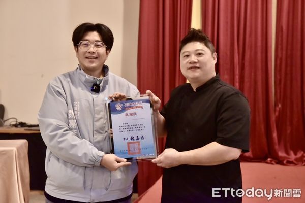 ▲▼花蓮知名餐廳銘師父攜手花蓮市公所,席開十桌豐盛佳餚美食,宴請百位弱勢民眾。(圖/花蓮市公所提供,下同)