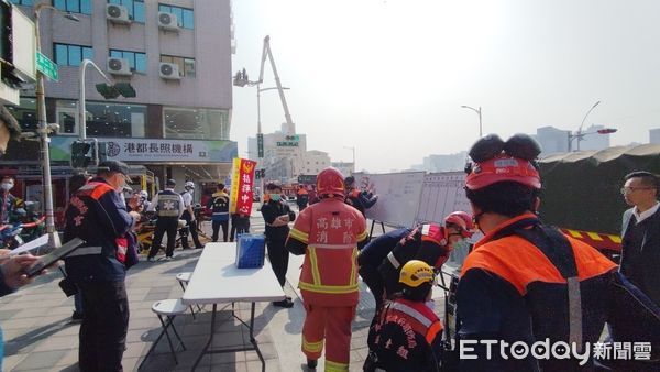 ▲▼高雄市政府消防局於25日上午9時,在三民區港都長照機構(原金園飯店)舉辦大型消防演練。(圖/記者吳世龍翻攝)