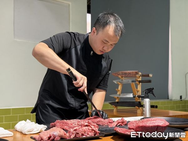 ▲▼牛火鍋。(圖/記者許宥孺攝)