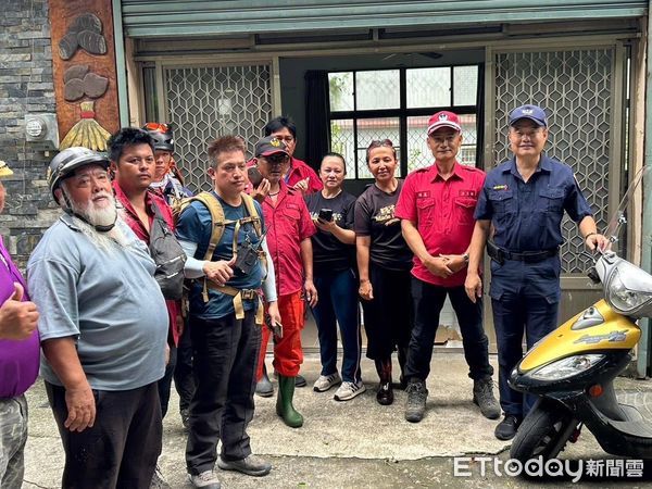 ▲信義警分局青雲派出所所長游景鉦(右)獲選全國員警好人好事楷模。(圖/記者高堂堯翻攝)