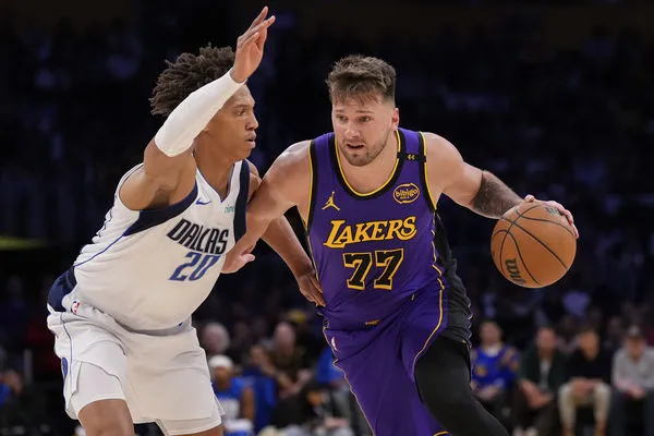 ▲唐西奇被交易後首度對決前東家獨行俠,上半場已經繳出準大三元。(圖/達志影像/美聯社)