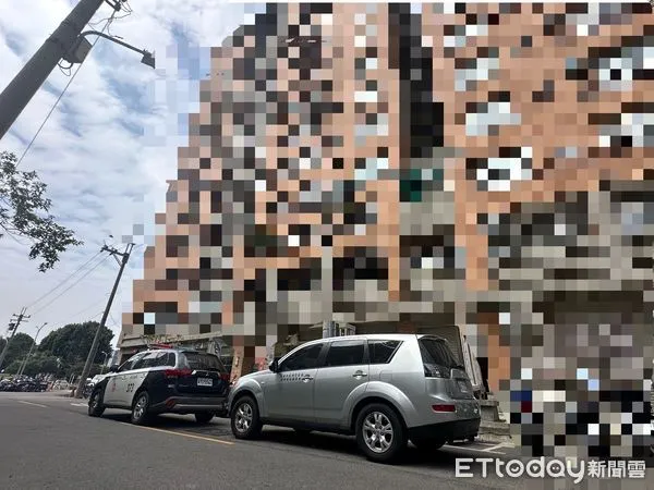 ▲快訊/台中38歲女12樓墜落中庭重傷亡 社區住戶受驚。(圖/記者許權毅攝)