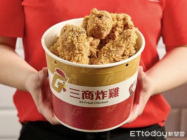 ▲▼三商炸雞推出全新「青花椒綜合桶」。(圖/業者提供)