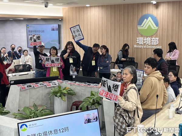 ▲▼四接環評大會,發生支持與反對司接民眾推擠。(圖/記者許敏溶攝)