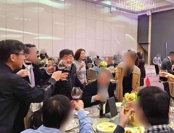 ▲凌濤再爆林靜儀跑攤飲酒照。(圖/凌濤提供)