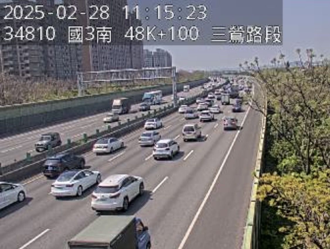 ▲▼國道今多處路段出現塞車。(圖/高公局即時路況網頁)