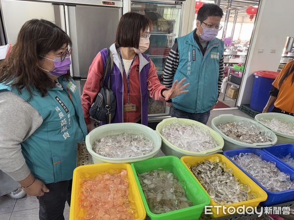 ▲▼ 衛生局啟動海鮮餐飲聯合稽查,把關食品安全 。(圖/嘉義縣政府提供)